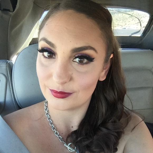 Meet your Posher, Tiffany - Picture 2 of 16